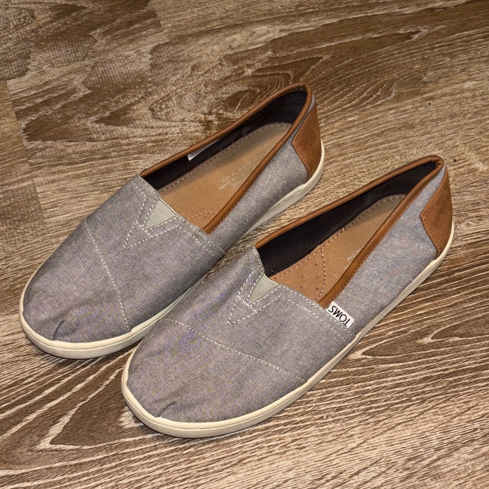 TOMS Women's Gray and Tan Loafers